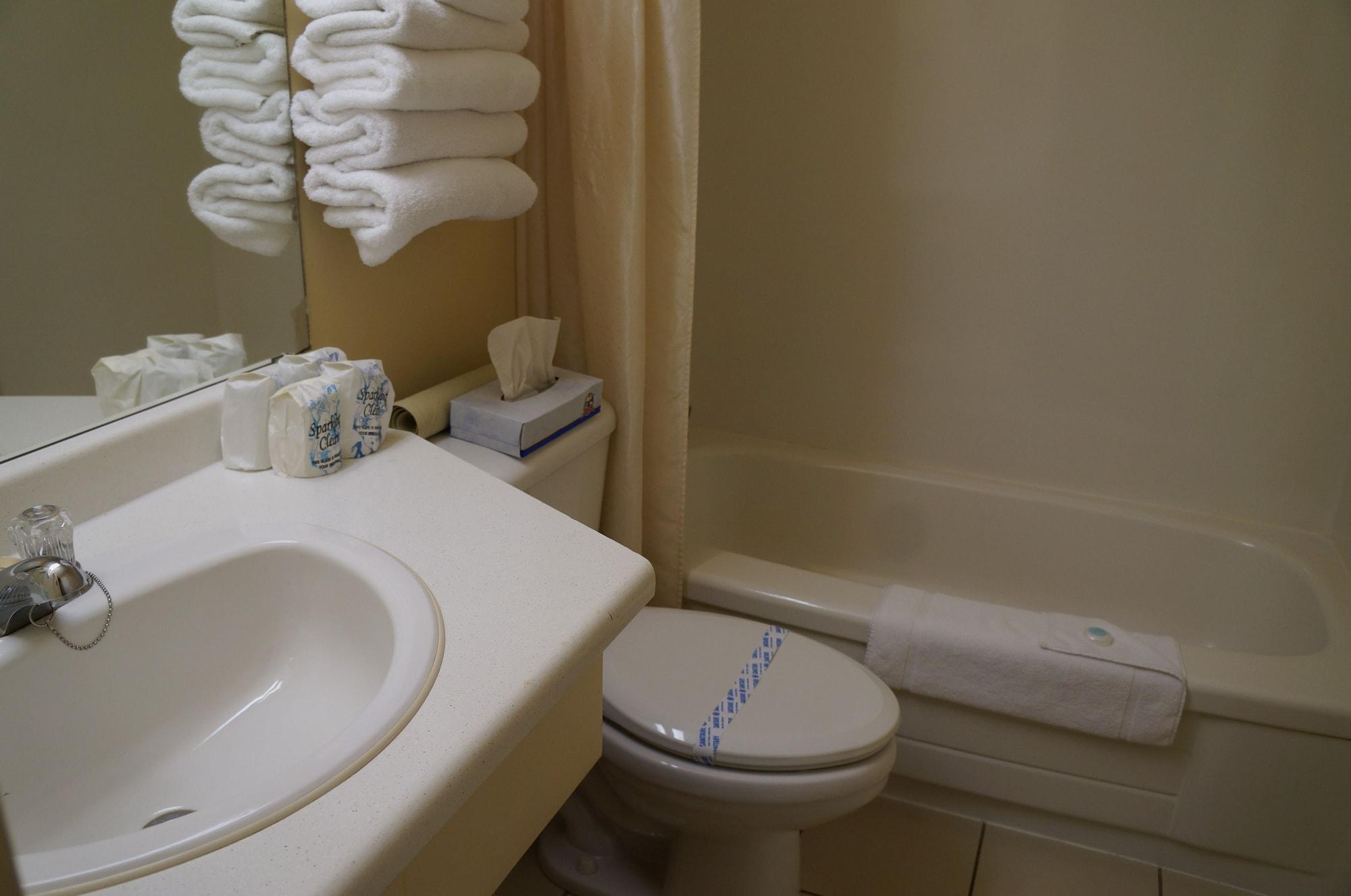Westward Inn & Suites Langley Bagian luar foto