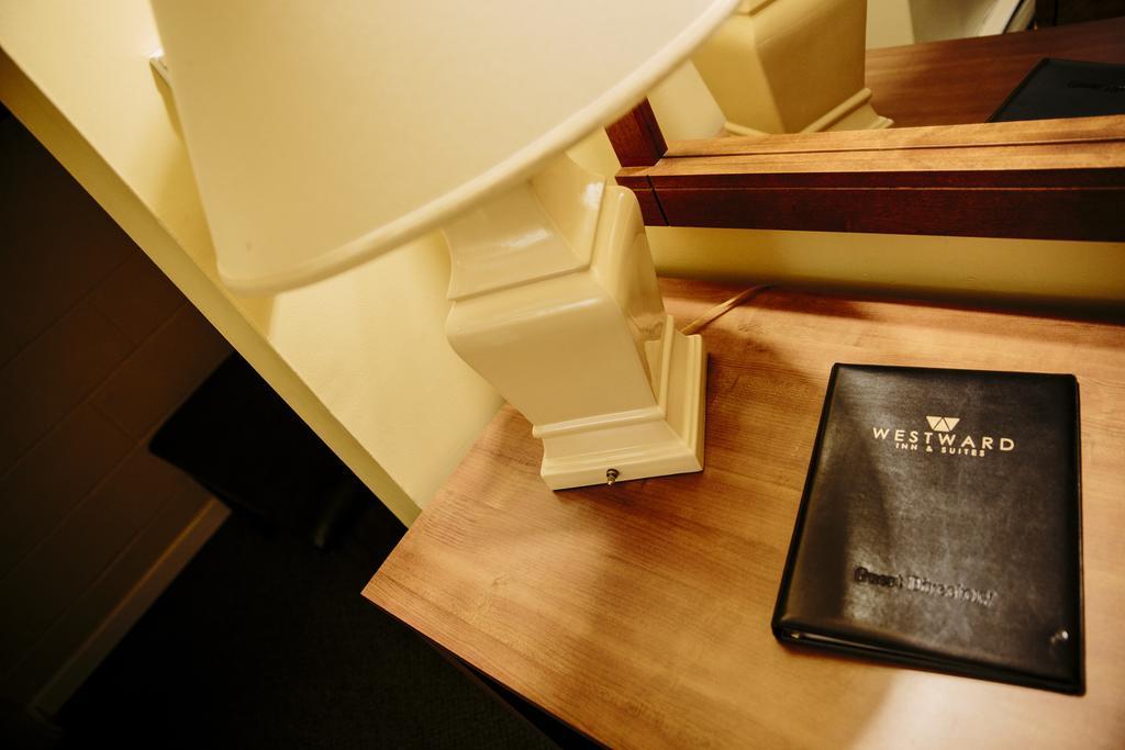 Westward Inn & Suites Langley Bagian luar foto