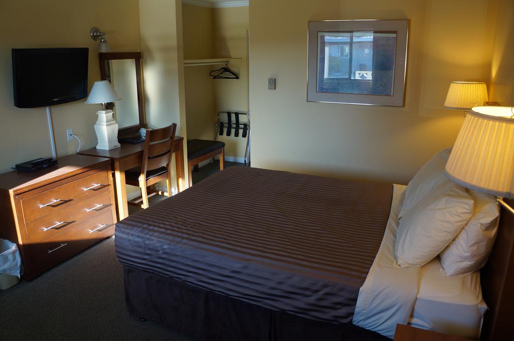Westward Inn & Suites Langley Bagian luar foto