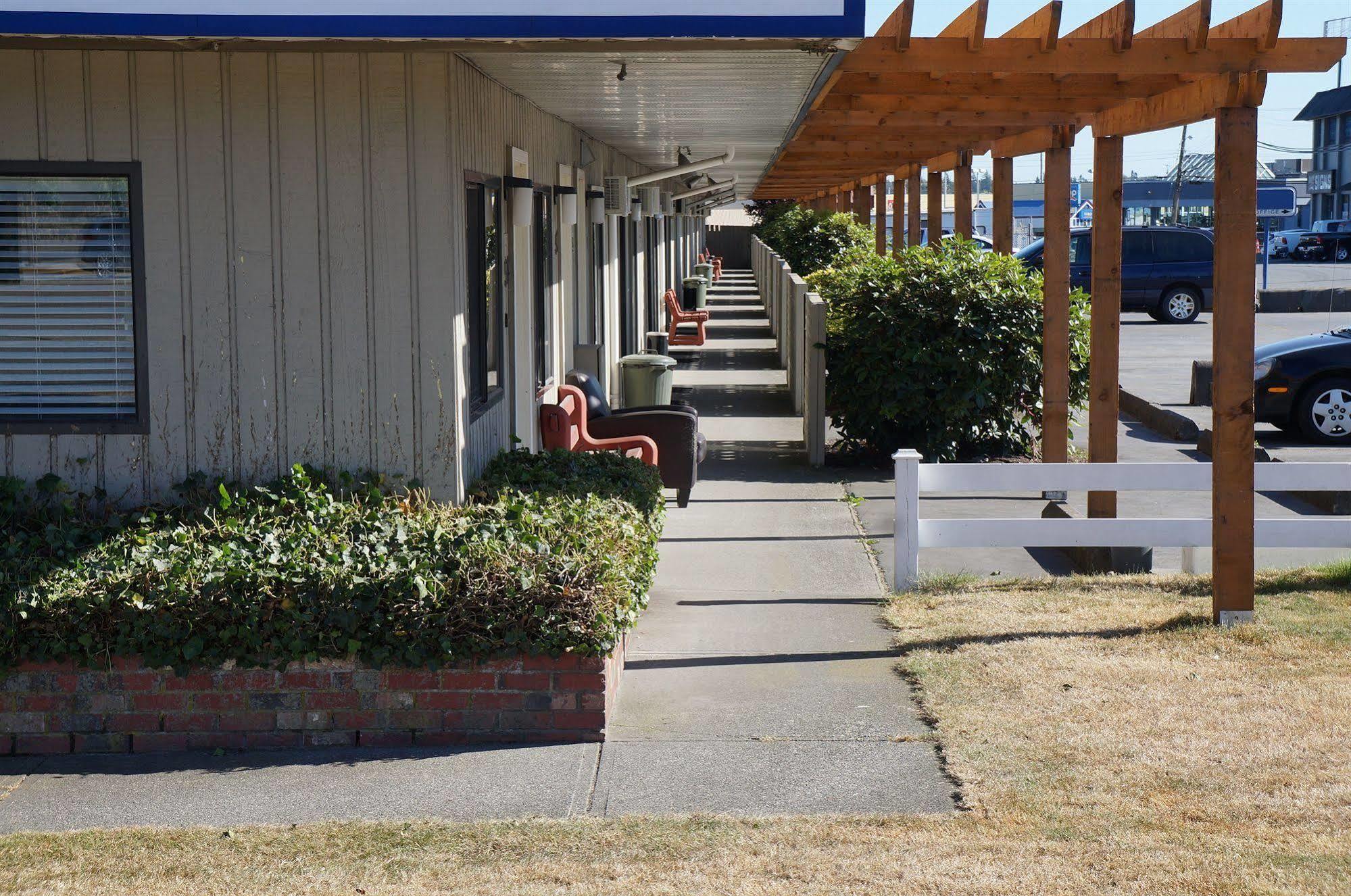 Westward Inn & Suites Langley Bagian luar foto