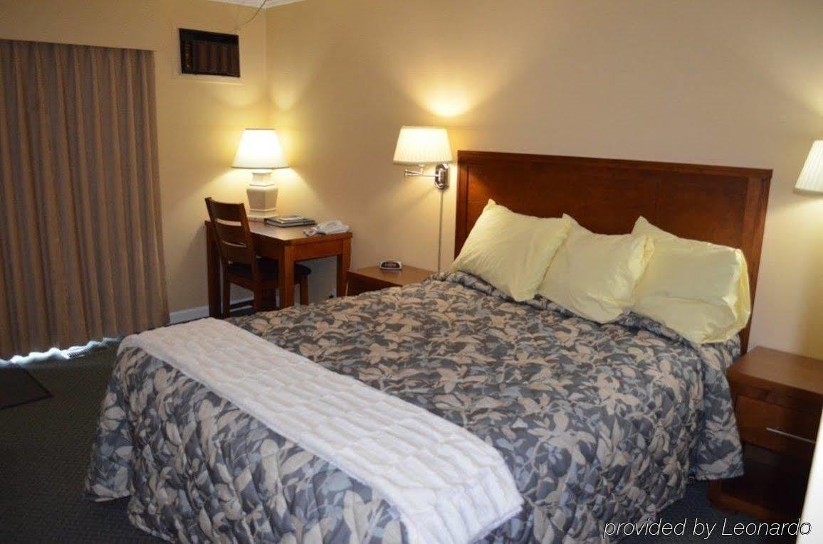 Westward Inn & Suites Langley Bagian luar foto