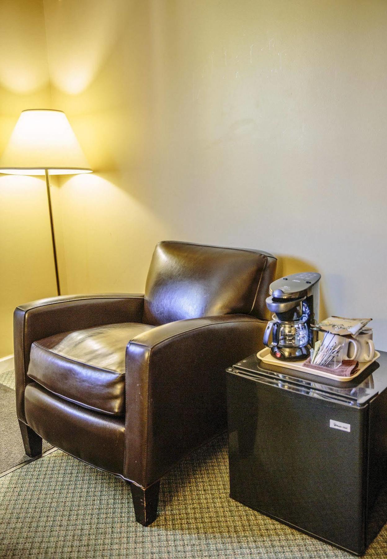 Westward Inn & Suites Langley Bagian luar foto